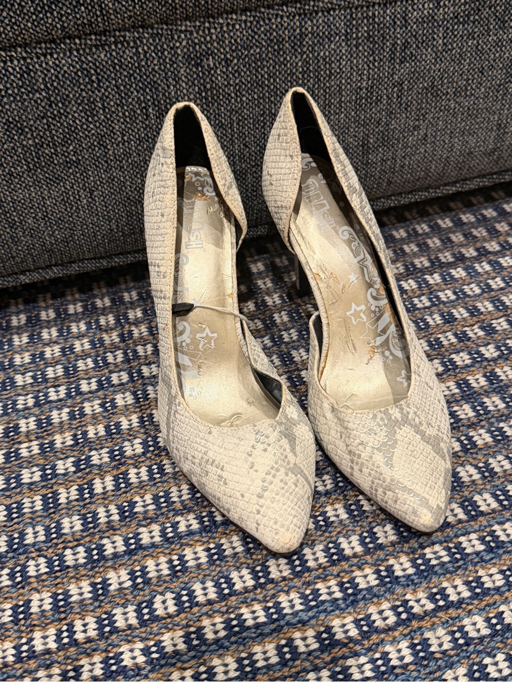 Women's Snake-Embossed Pointed Toe Pumps in Light Gray